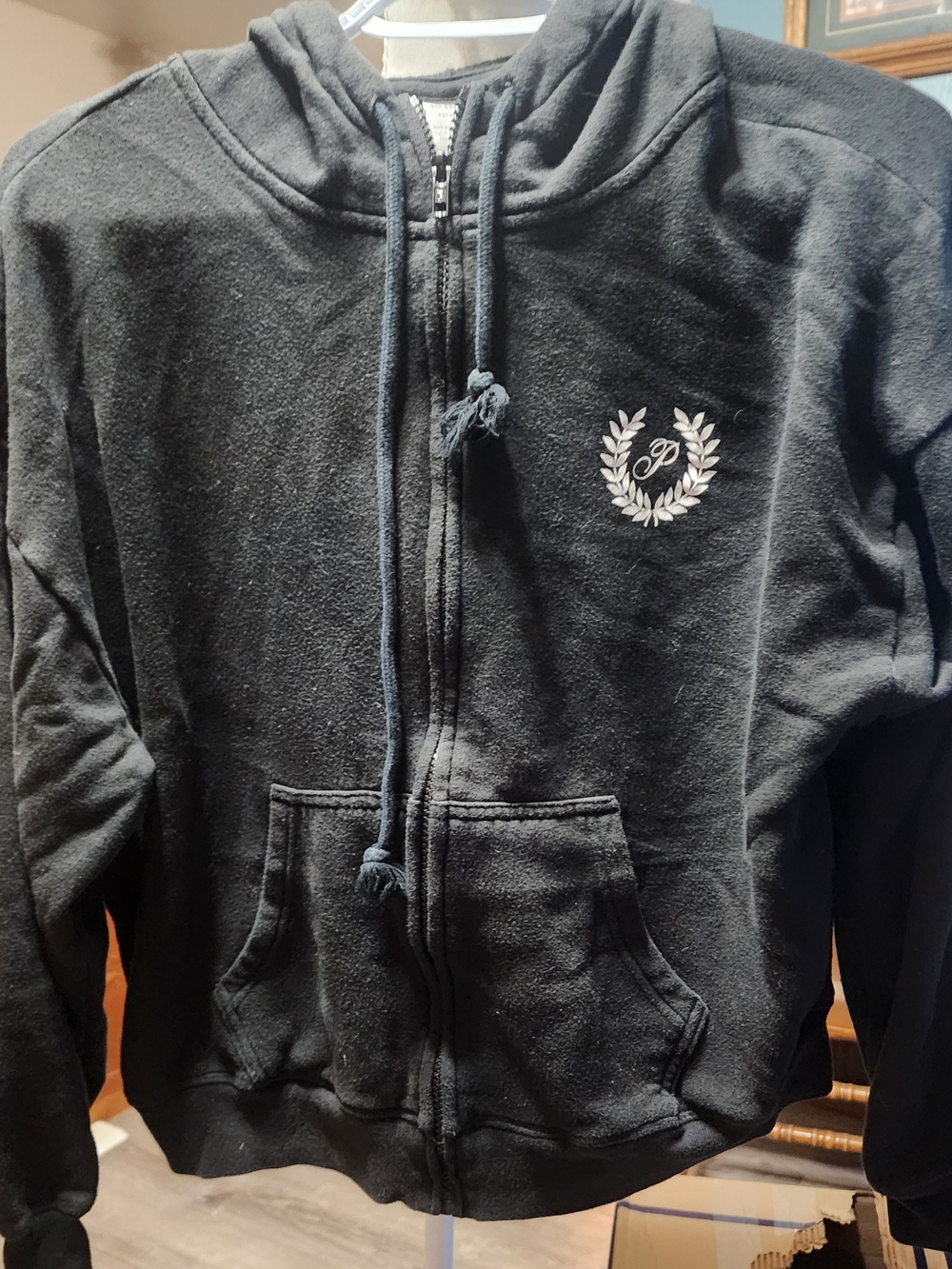 PINK Victoria's Secret Black Zip Hoodie with Laurel Emblem Sz Sm